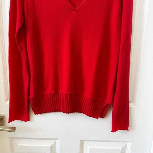 INHABIT Side Slit Cotton Knit Pullover V-Neck Sweater in Bright Red Size S - Picture 5 of 10